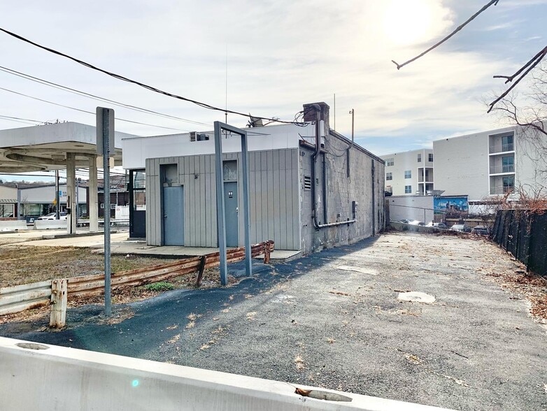 More Photos Of 936 Hope St, Stamford Service Station For Sale