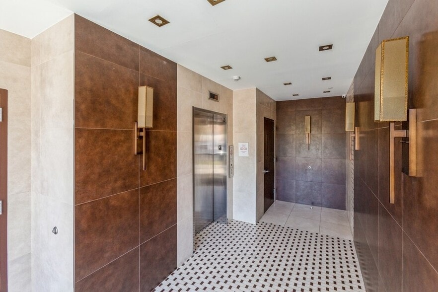 More Photos Of 215-15 Northern Blvd, Bayside Storefront Retail Office For Lease