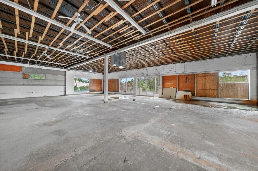More Photos Of 14 Route 17k, Newburgh Freestanding For Sale