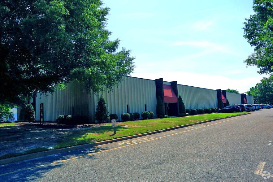 More Photos Of 911 Live Oak Dr, Chesapeake Warehouse For Lease