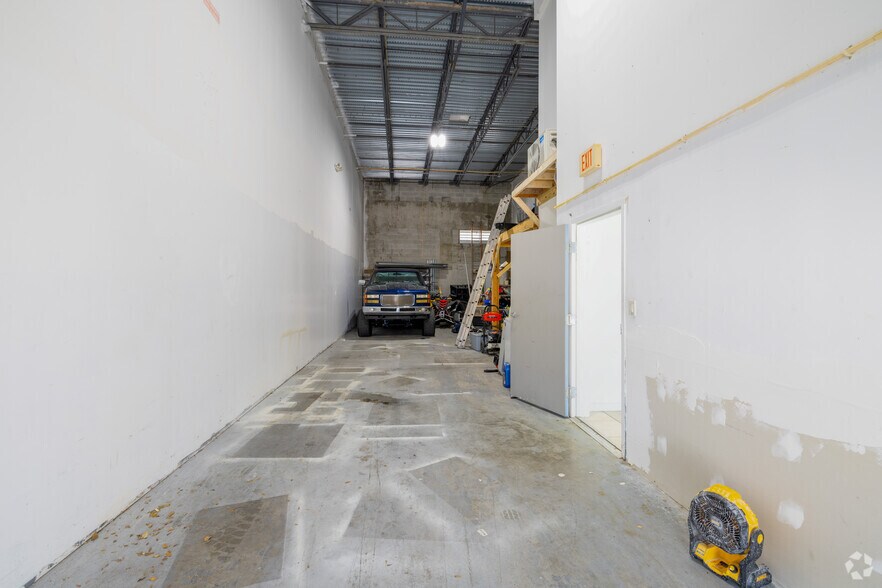 More Photos Of 227 SW 3rd Ave, Cape Coral Warehouse For Sale