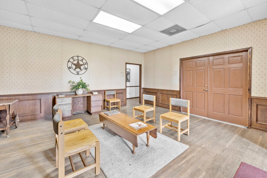 More Photos Of 189 N 1st St, Timpson Warehouse For Sale