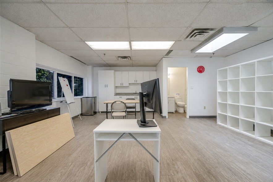 More Photos Of 8207 Swenson Way S, Delta Warehouse For Sale