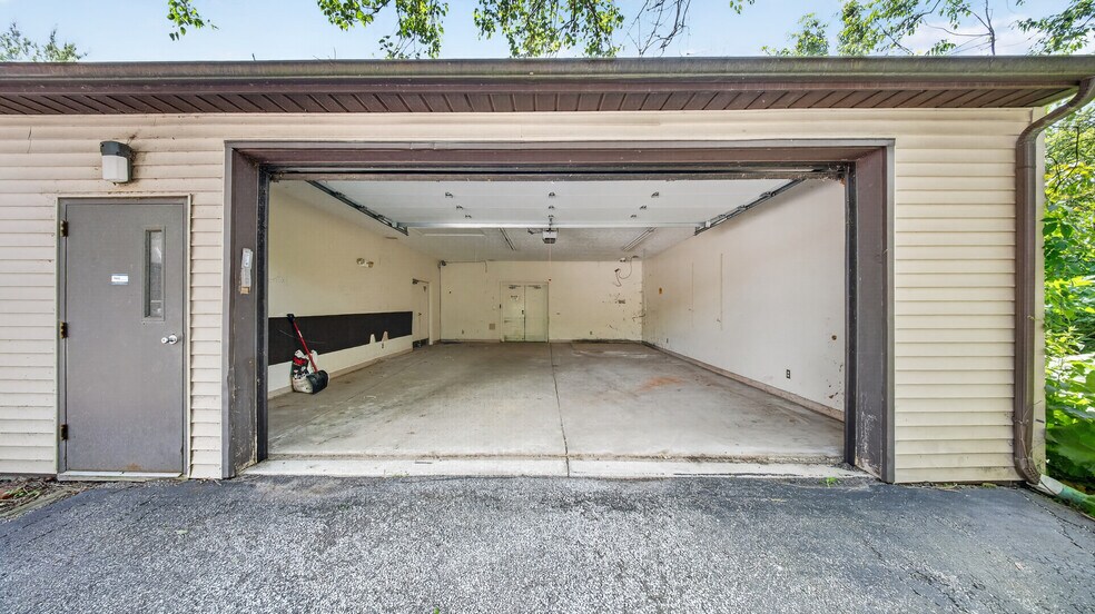 Primary Photo Of 29369 Lorain Rd, North Olmsted Flex For Sale