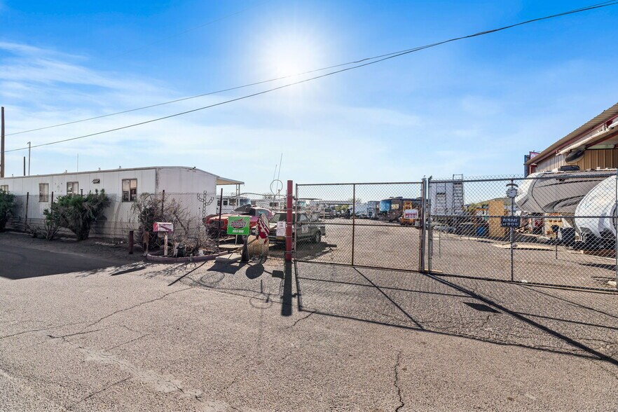 More Photos Of 7659 W Hatcher Rd, Peoria Warehouse For Sale