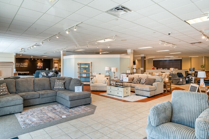More Photos Of 126 State Road 60 W, Lake Wales Freestanding For Sale