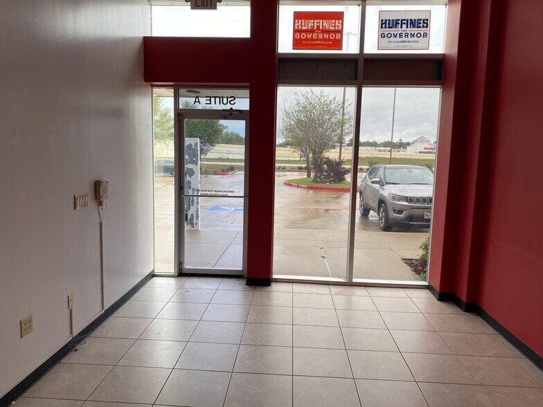 More Photos Of 402 S West Grand Pky, Katy Unknown For Lease