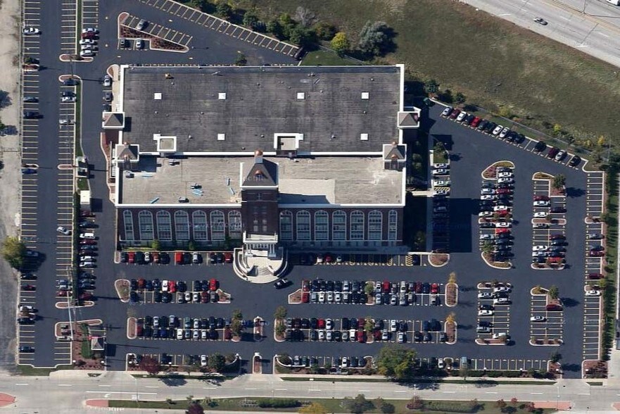 More Photos Of 4425 N Port Washington Rd, Glendale Office For Lease