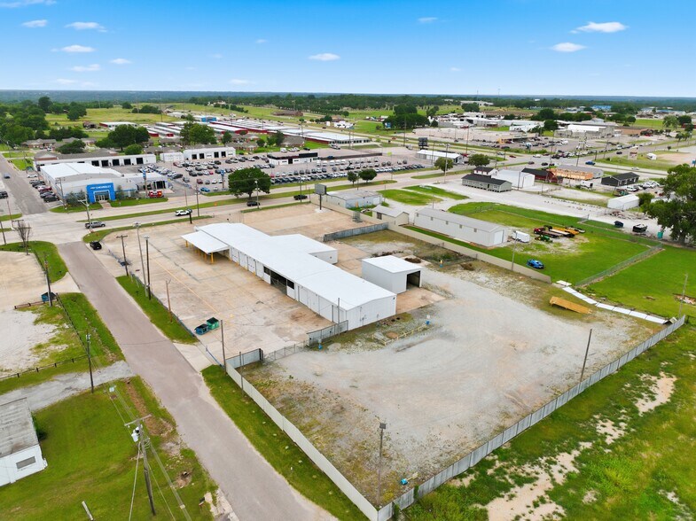 More Photos Of 1300 N Broadway Ave, Ada Warehouse For Sale