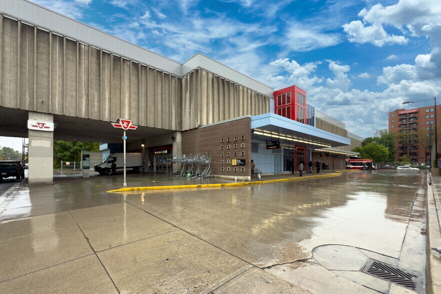 More Photos Of 1611 Bloor St W, Toronto Storefront Retail Office For Sale