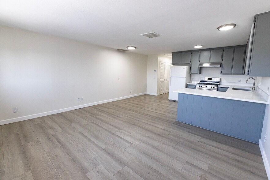 More Photos Of 6003 Craner Ave, North Hollywood Apartments For Sale