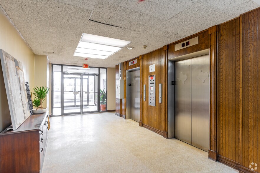 More Photos Of 401 W Texas Ave, Midland Office For Lease