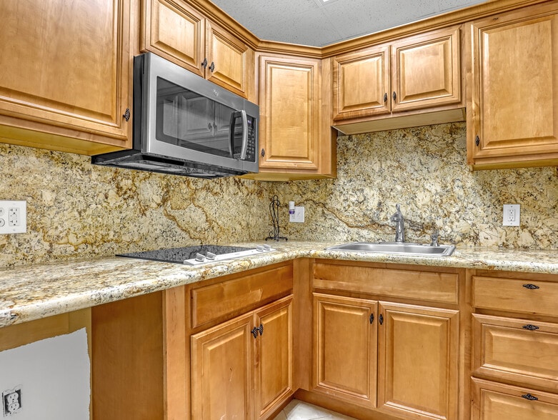 More Photos Of 1920 Palm Beach Lakes Blvd, West Palm Beach Medical For Sale