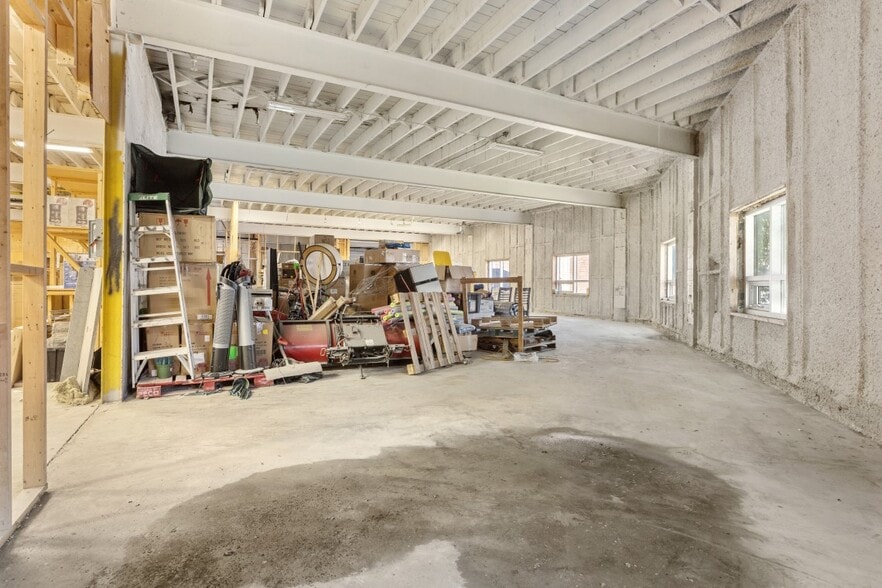 More Photos Of 255-257 Ste-anne Ave, Ottawa Warehouse For Sale