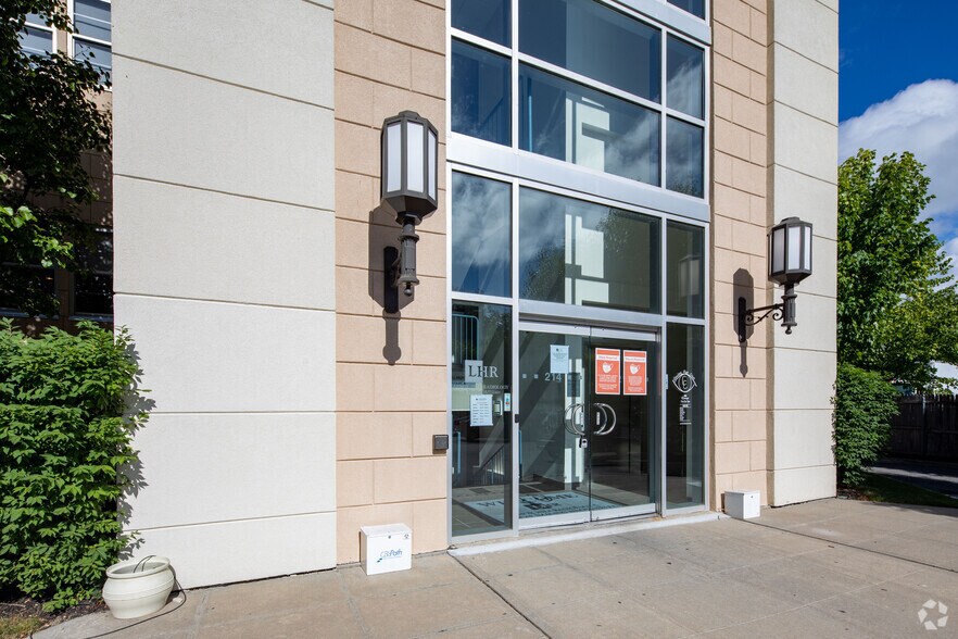 More Photos Of 214 Wall St, Huntington Medical For Lease