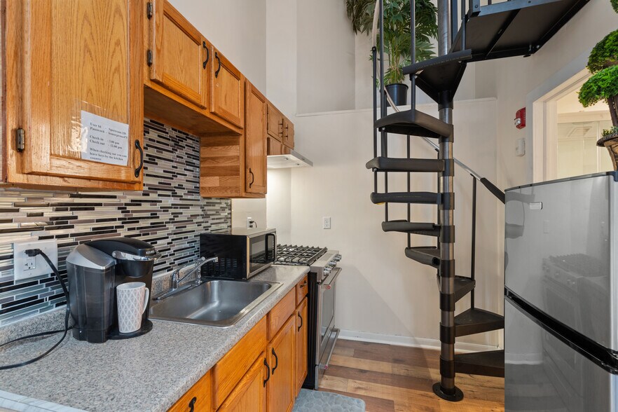 More Photos Of 317 W Fayette St, Syracuse Storefront Retail Office For Sale