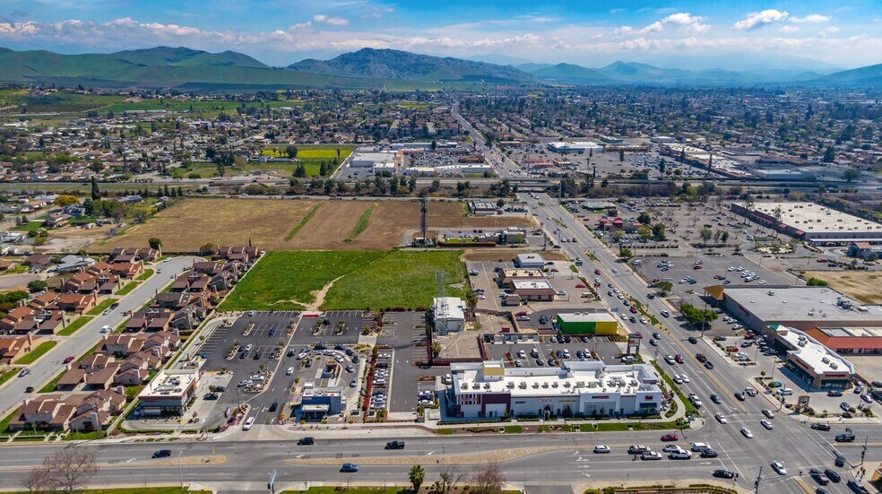 More Photos Of 1174 W Henderson Ave, Porterville Storefront For Sale
