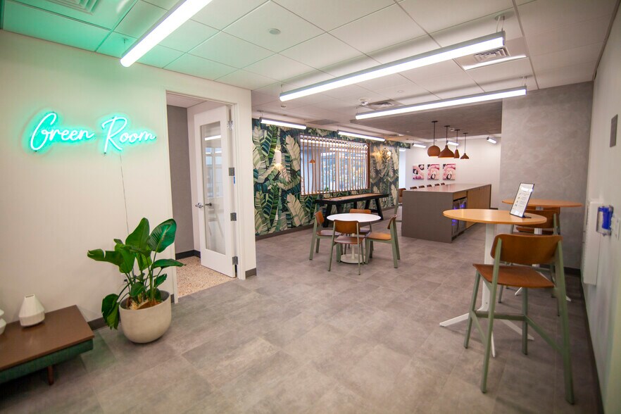 More Photos Of 805 SW Broadway, Portland Office For Lease