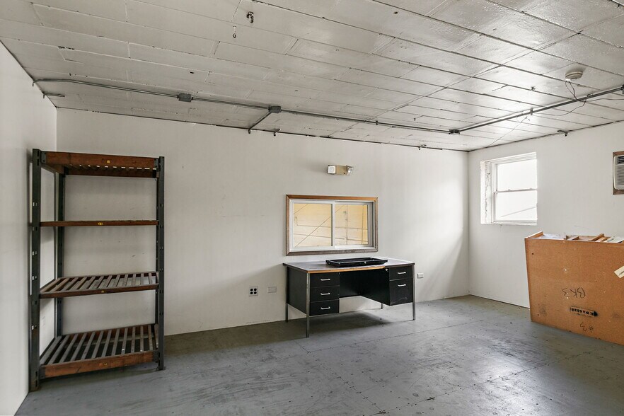 More Photos Of 303 Elgin Ave, Elgin Industrial For Sale