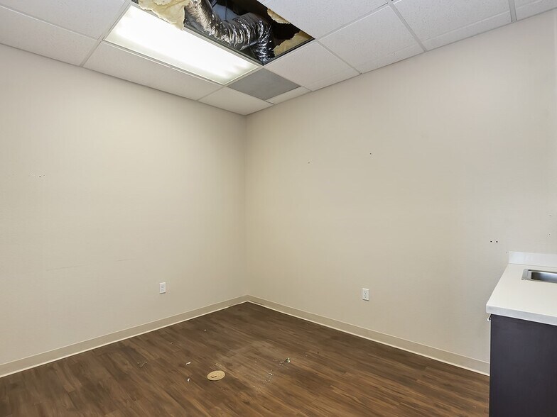 More Photos Of 35400 Bob Hope Dr, Rancho Mirage Medical For Sale