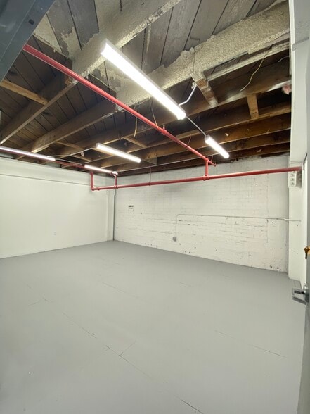 More Photos Of 901 E 31st St, Los Angeles Manufacturing For Lease