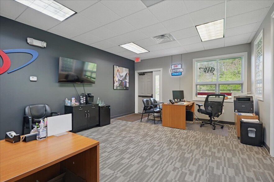 More Photos Of 2545 N Opdyke Rd, Auburn Hills Medical For Sale