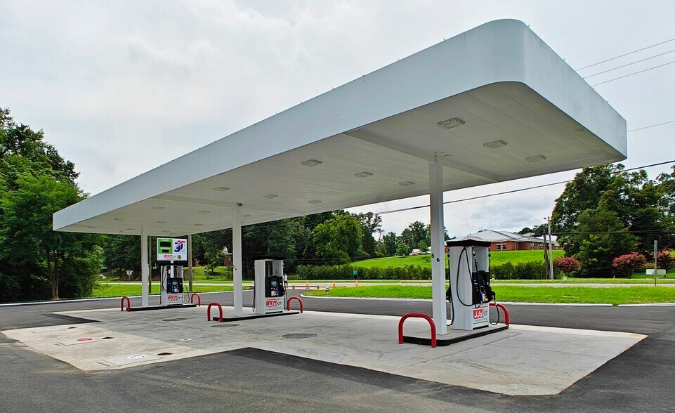 More Photos Of 2000 E Hundred Rd, Chester Convenience Store For Sale