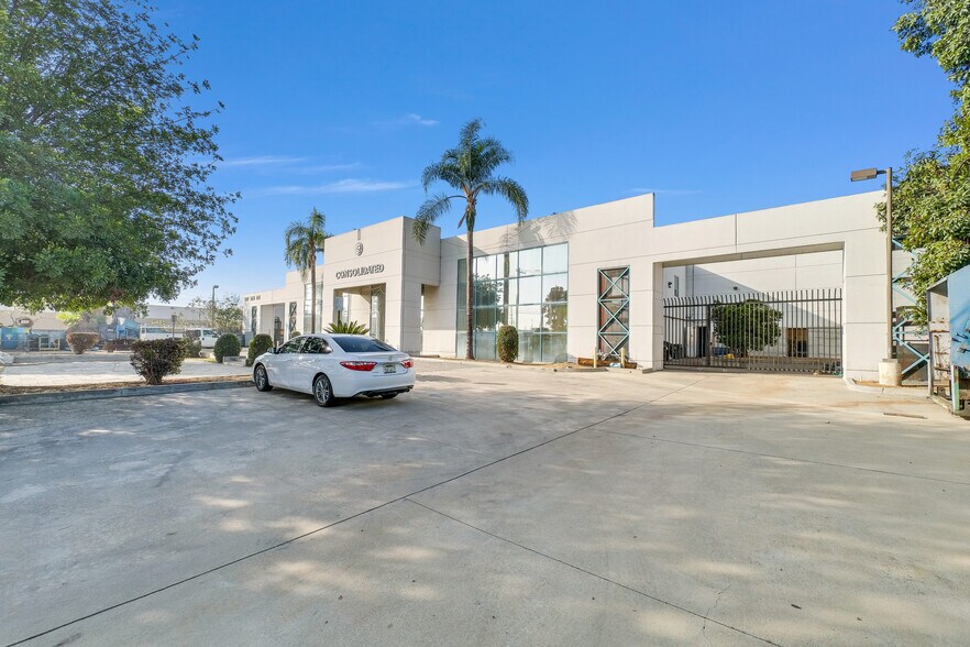 More Photos Of 207-211 Erie St, Pomona Warehouse For Lease