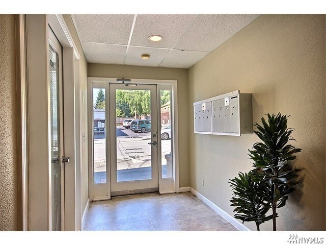 More Photos Of 5508 35th Ave NE, Seattle Loft Creative Space For Lease