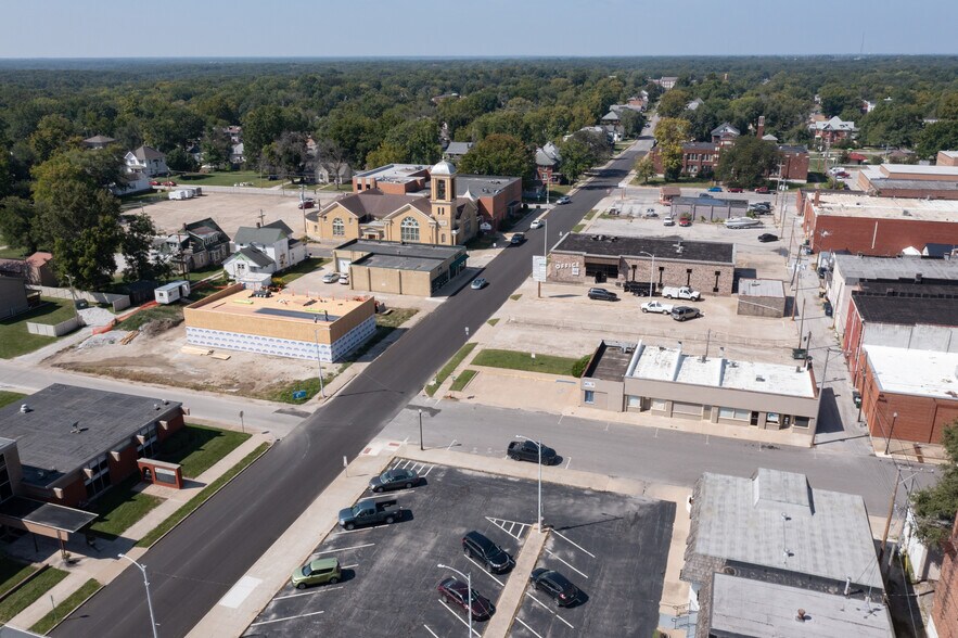 More Photos Of 509 - 511 W. Rollins, Moberly Office For Lease