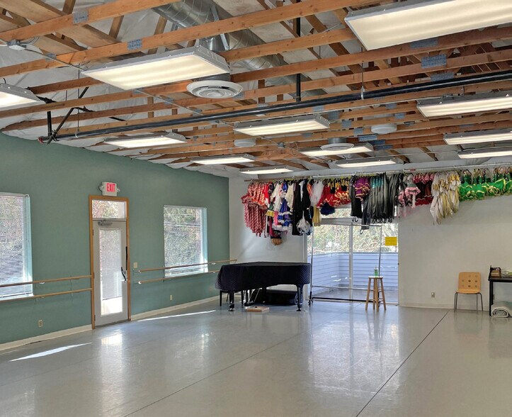 More Photos Of 320 3rd Ave NE, Issaquah Office For Sale