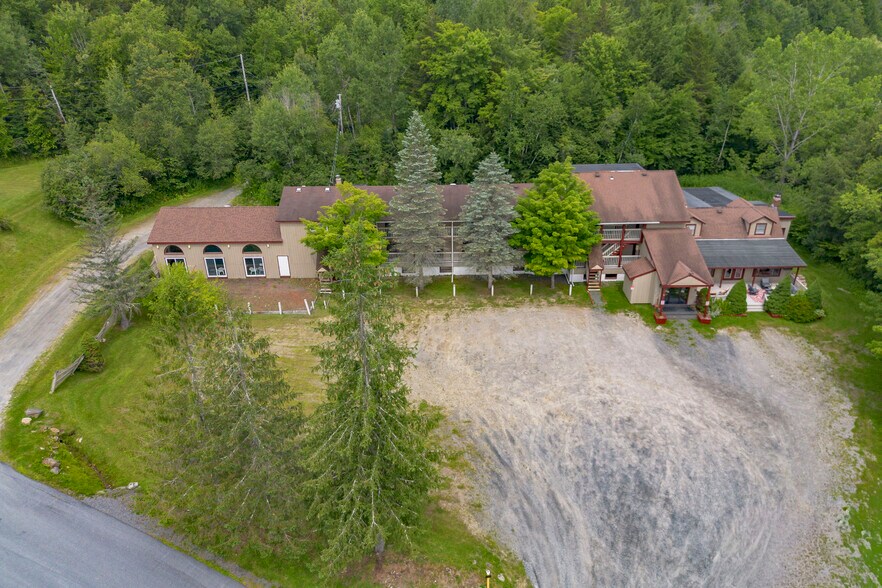 More Photos Of 6 Abroad Rd, West Dover Hotel For Sale