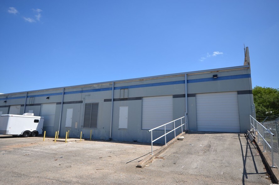 More Photos Of 5910 Techni Center Dr, Austin Light Distribution For Lease