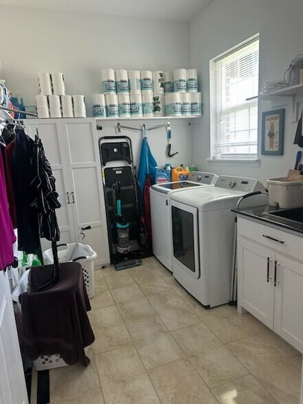 More Photos Of 703 E Oates Rd, Garland Unknown For Lease