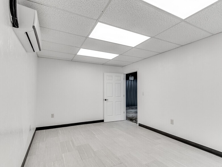 More Photos Of 2922 Cashion Pl, Oklahoma City Warehouse For Sale