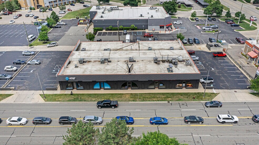 More Photos Of 1800 W 14 Mile Rd, Royal Oak Freestanding For Lease