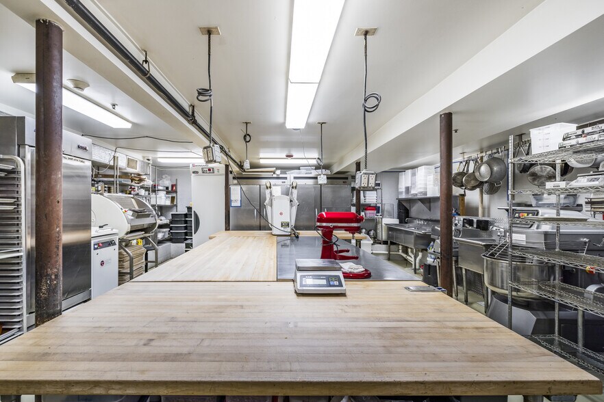 More Photos Of 1970 Montauk Hwy, Bridgehampton Restaurant For Sale