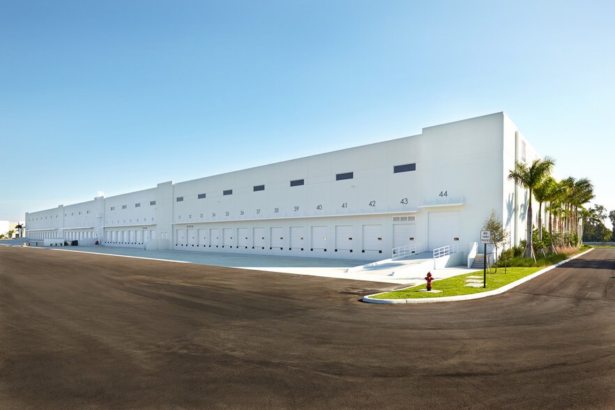 Primary Photo Of 6017 Southern Blvd, West Palm Beach Unknown For Lease