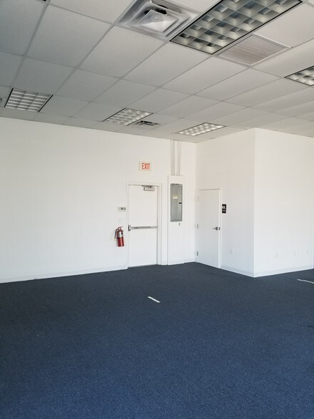 More Photos Of 6999 US Highway 19 N, Pinellas Park Freestanding For Lease