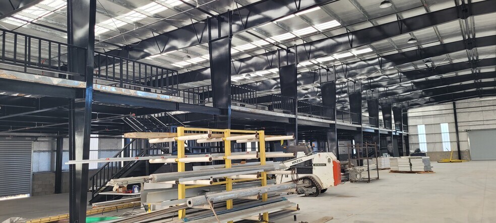 More Photos Of 19529 Democracy St, Groveland Industrial For Lease
