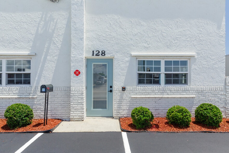 More Photos Of 128 Tomahawk Dr, Indian Harbour Beach Warehouse For Sale