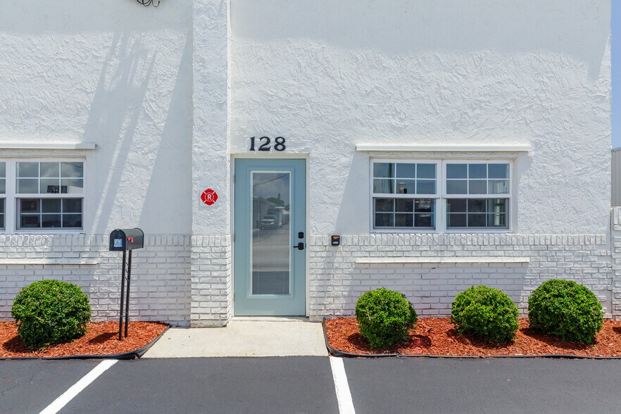 More Photos Of 128 Tomahawk Dr, Indian Harbour Beach Warehouse For Lease