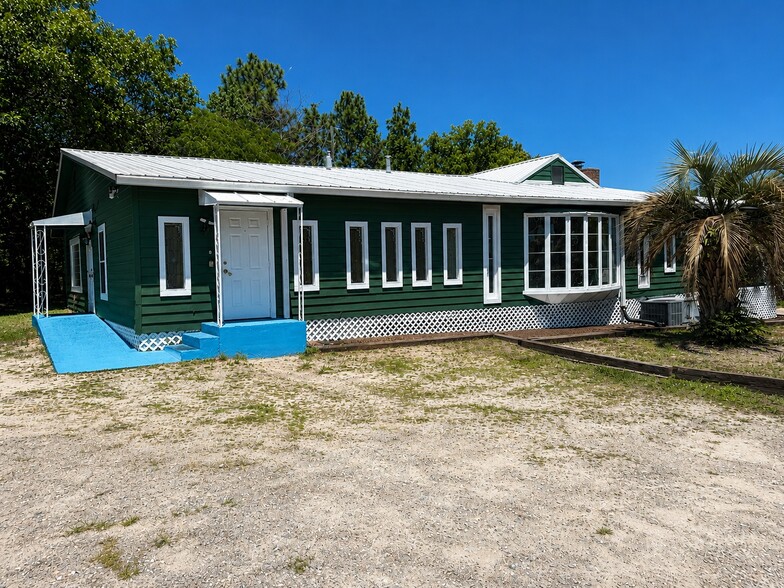 More Photos Of 2040 S Lake Dr, Lexington Light Distribution For Sale