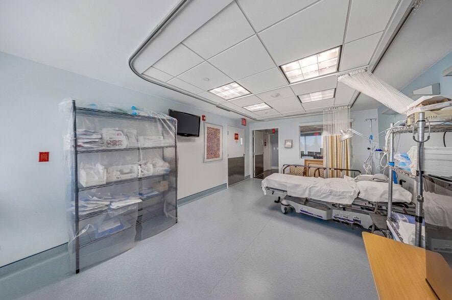 More Photos Of 1693 SW 27th Ave, Miami Office For Sale