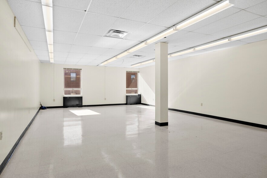 More Photos Of 30-32 N Russell Rd, Albany Office For Sale