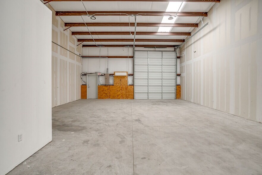 More Photos Of 1150 Blue Mound Rd W, Haslet Warehouse For Lease