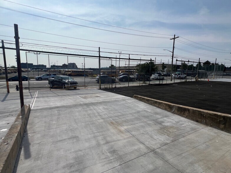 More Photos Of 625 Wortman Ave, Brooklyn Distribution For Lease