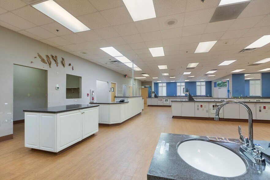 More Photos Of 1922 K M Wicker Memorial Dr, Sanford Medical For Lease