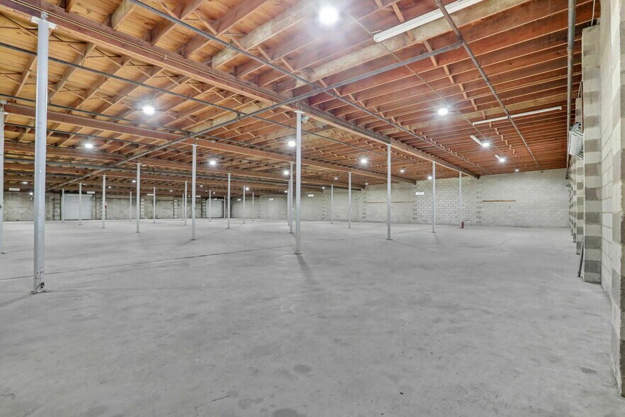 More Photos Of 1500-1526 Industrial Blvd, Jacksonville Warehouse For Lease