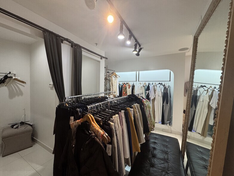 More Photos Of 63 Middle Neck Rd, Great Neck Storefront Retail Office For Sale